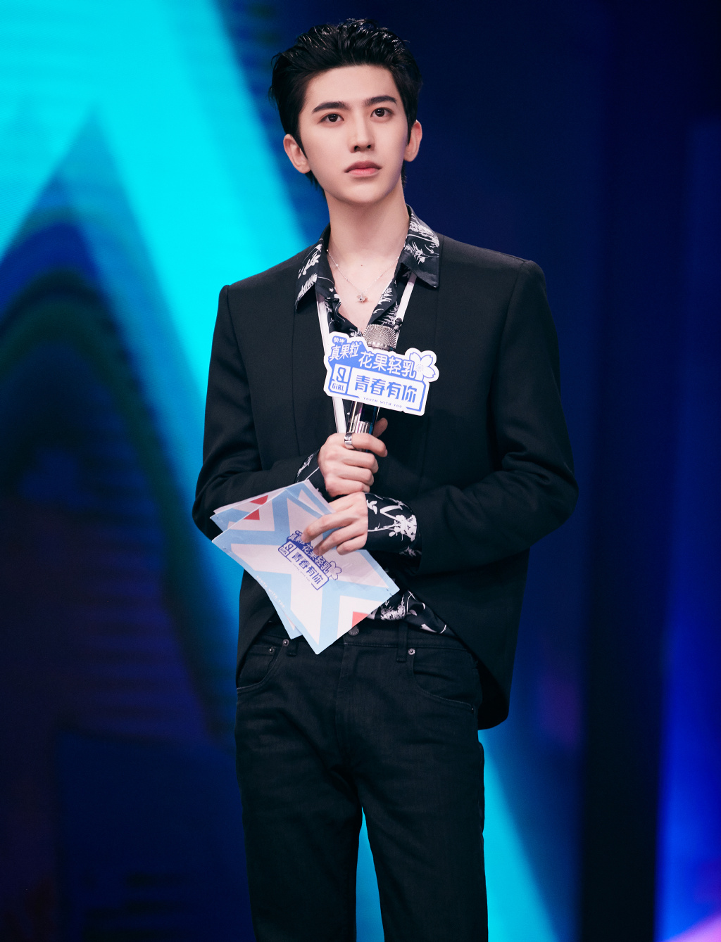 蔡徐坤梦幻水舞台帅气图片36