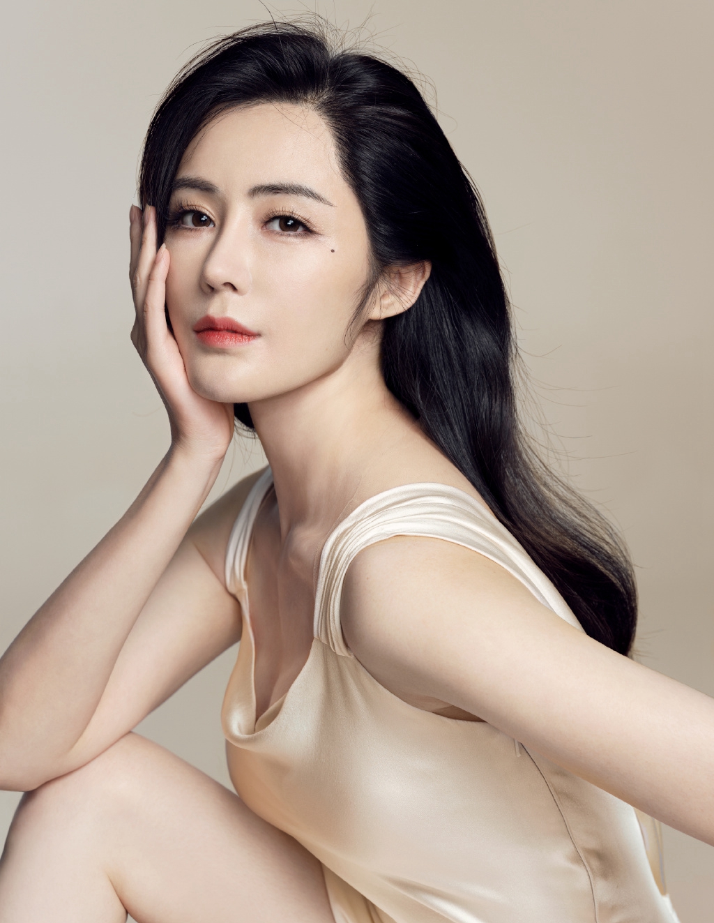 汤晶媚红色礼裙美艳写真图片69