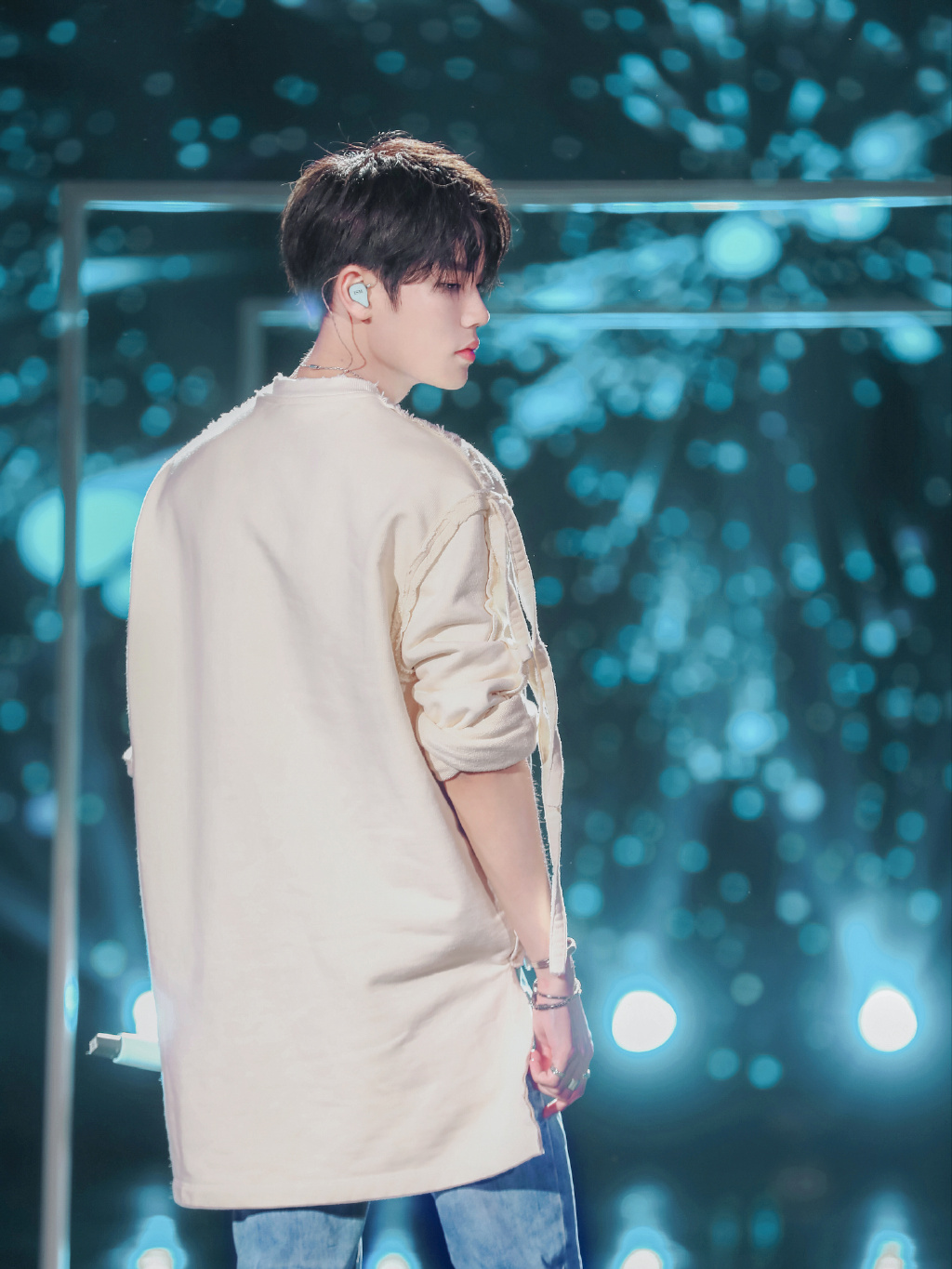 林彦俊温柔少年舞台照图片55