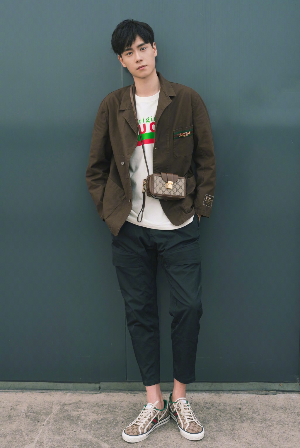 简介:胡一天清新天台写真图片,分享一组胡一天图片给大家,图中的明星