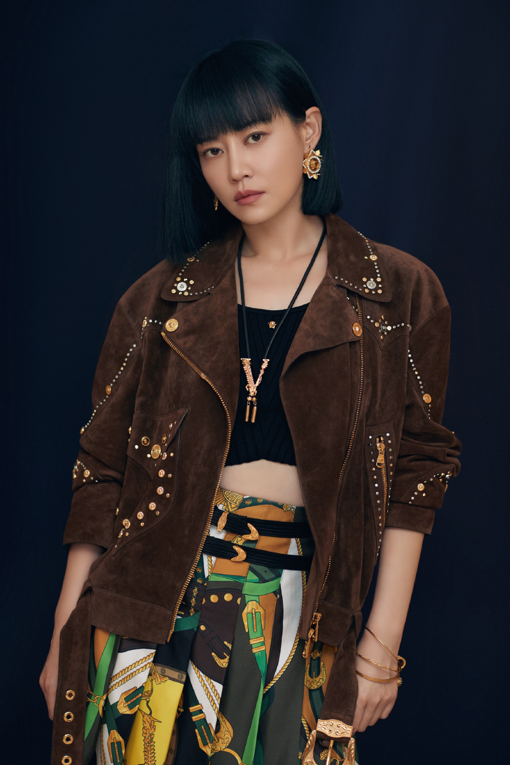 谭卓墨绿短发酷美写真图片58