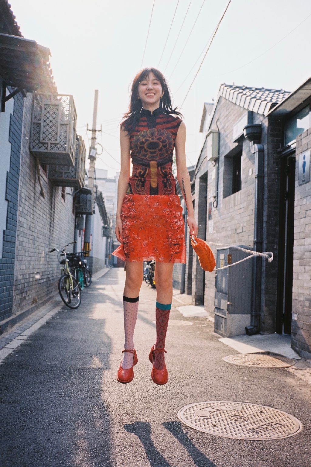 王悦伊清新俏皮街拍图片79