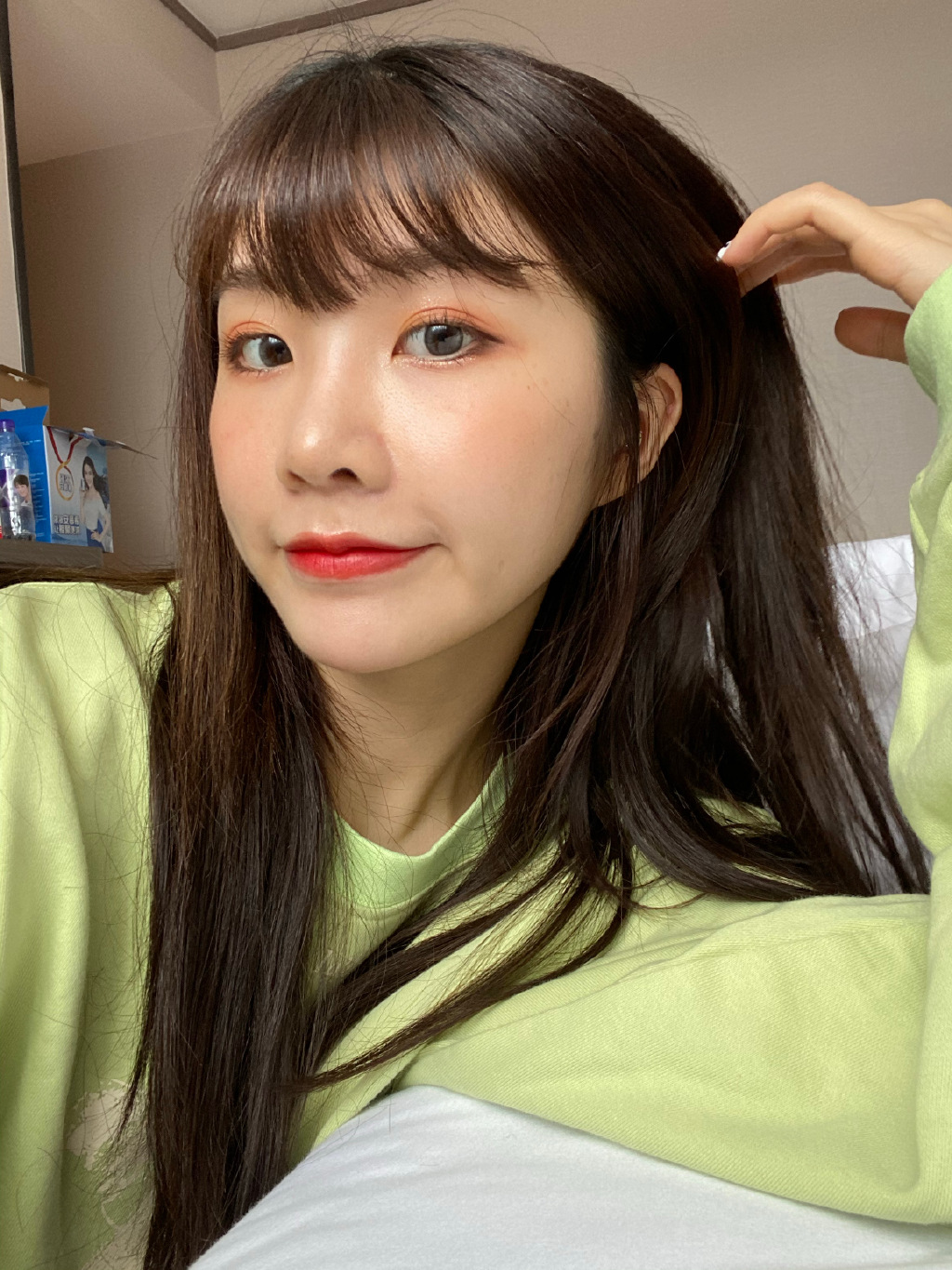 张馨文居家床上清新迷人照片15