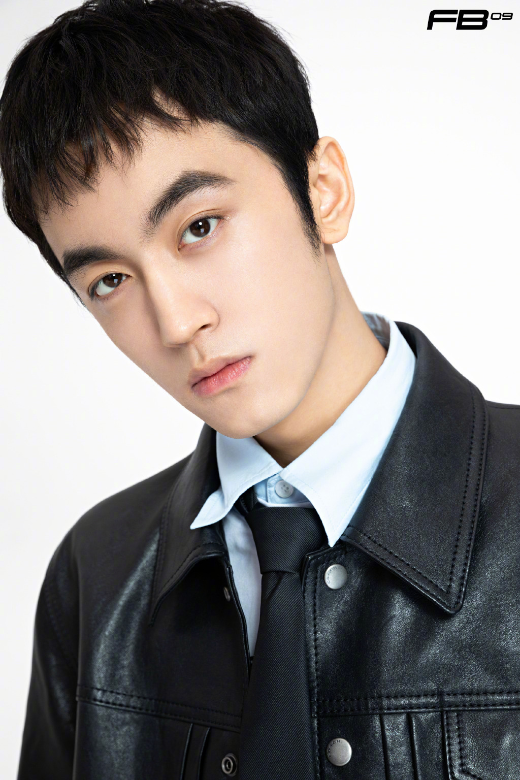 牛超黑皮夹克写真图片36