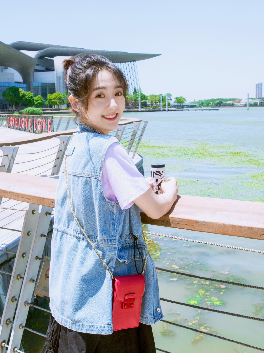 邢菲丸子头甜美自拍图片38