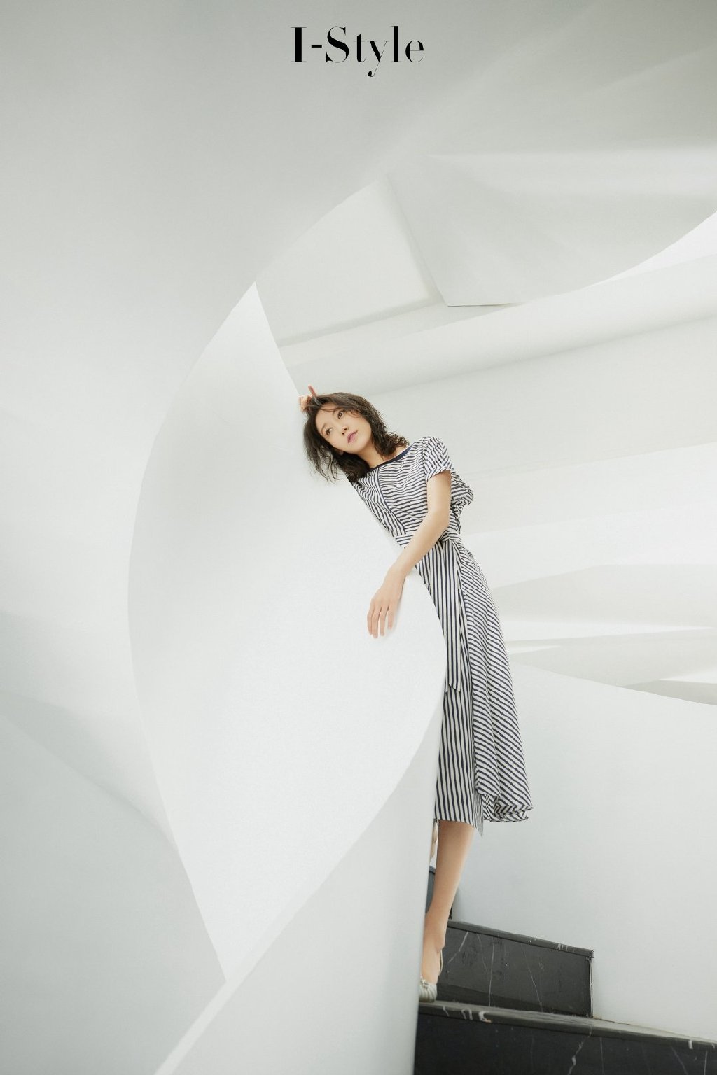 高露条纹连衣裙写真图片25