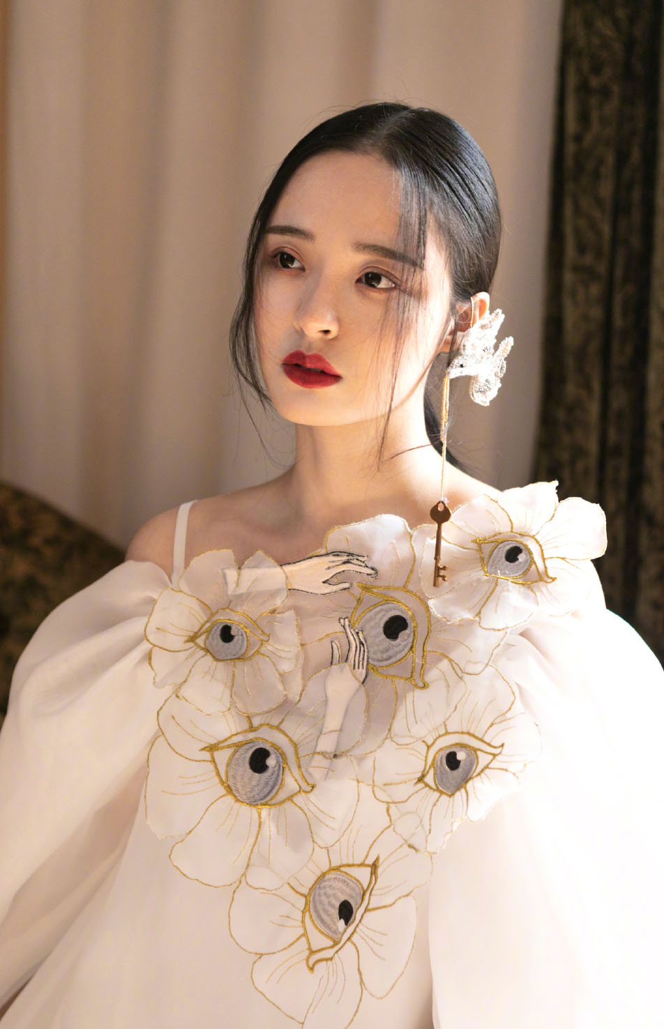 李莎旻子性感露肩写真图片68