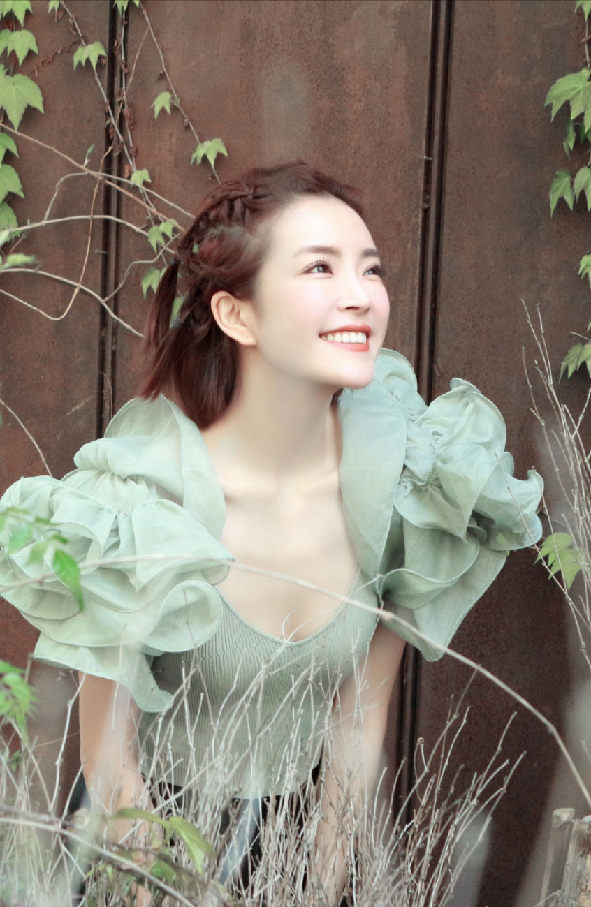 > 种丹妮清爽抹茶绿写真图片(3/6)