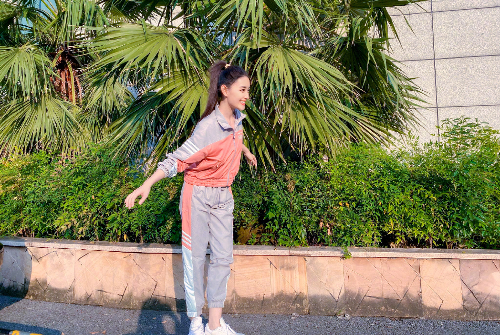 蒋依依运动装清新街拍照图片39