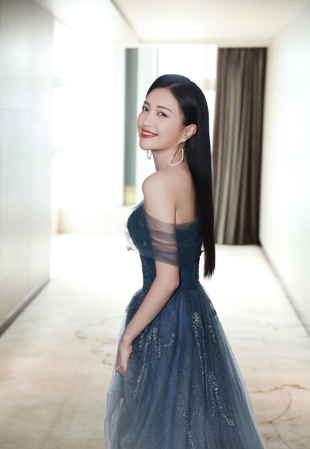 包文婧蓝色纱裙性感写真图片88