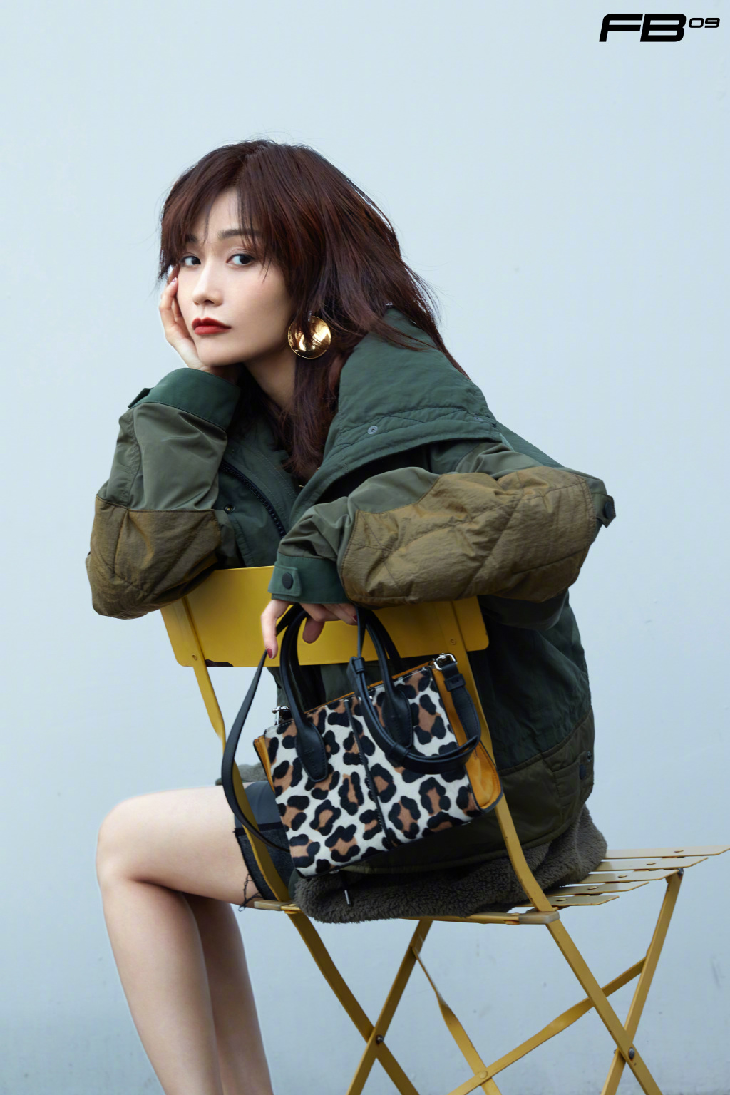 田原墨绿色拼接上衣性感写真图片36