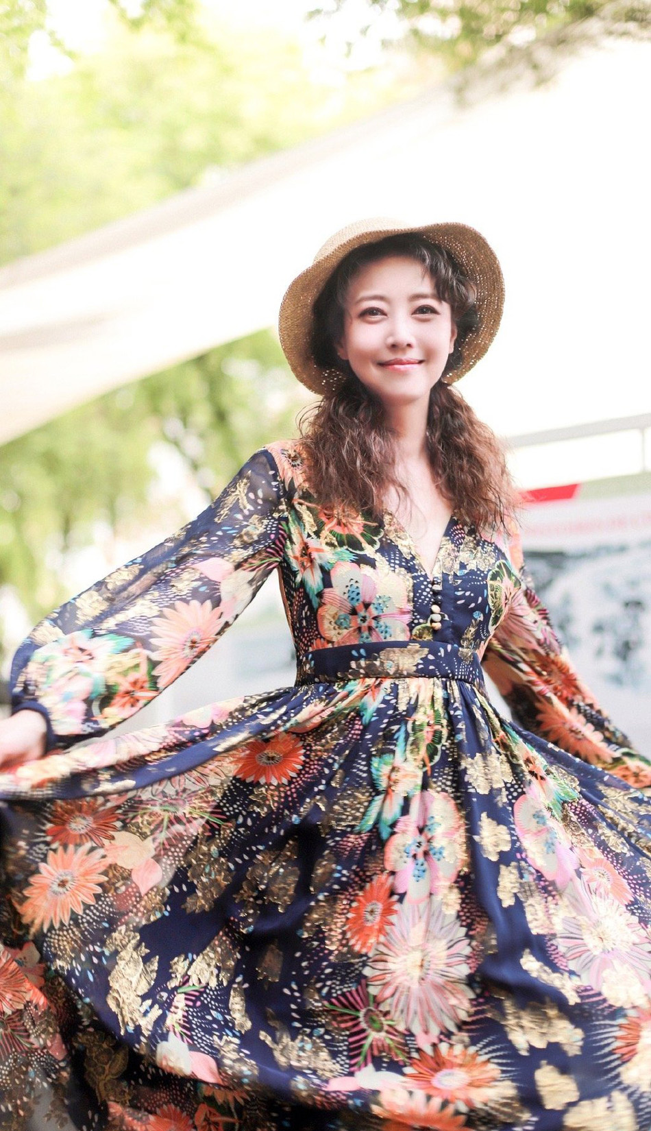 周海媚双马尾印花裙宛如少女俏皮美照图片28