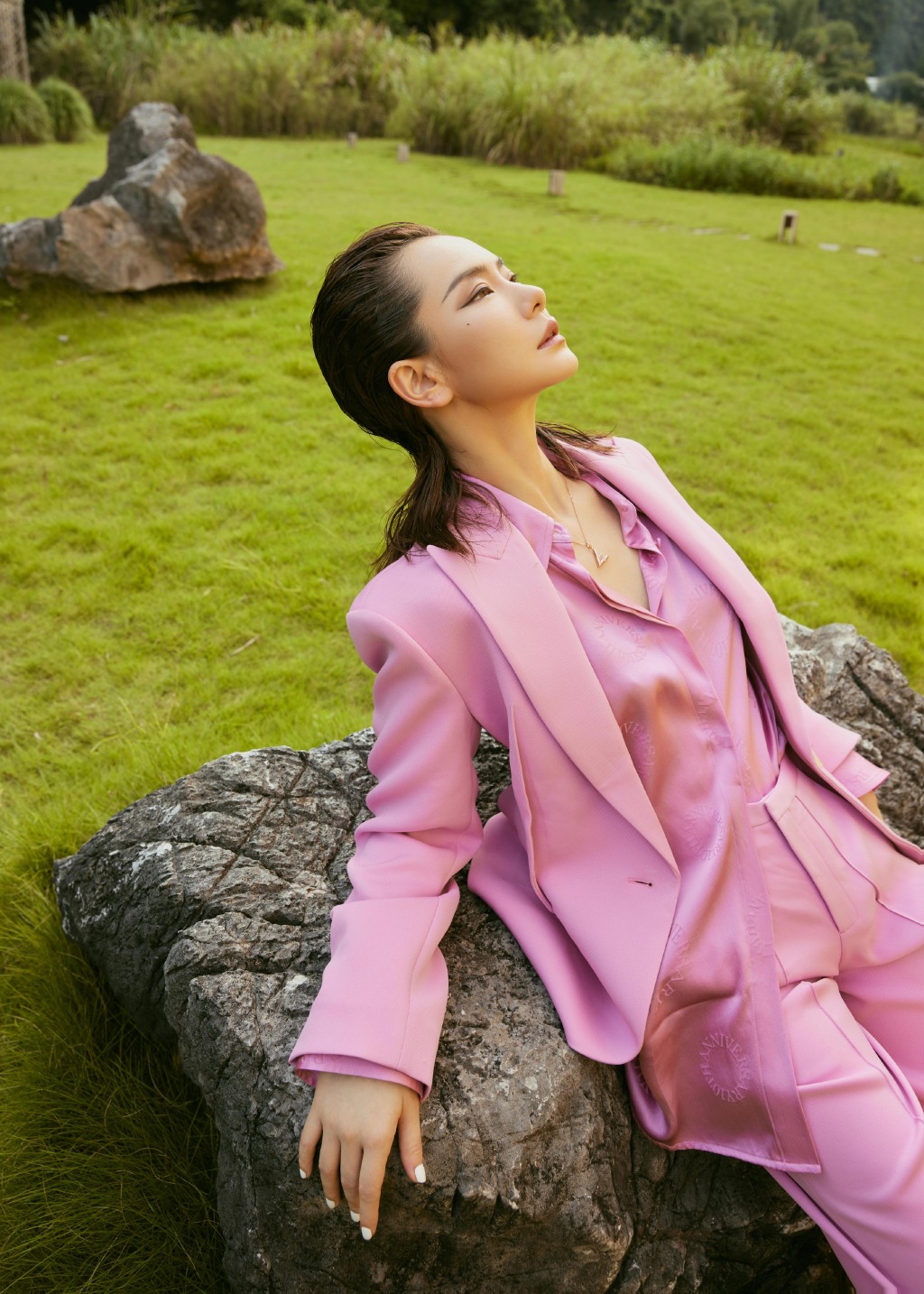 戚薇粉色西装性感写真图片911