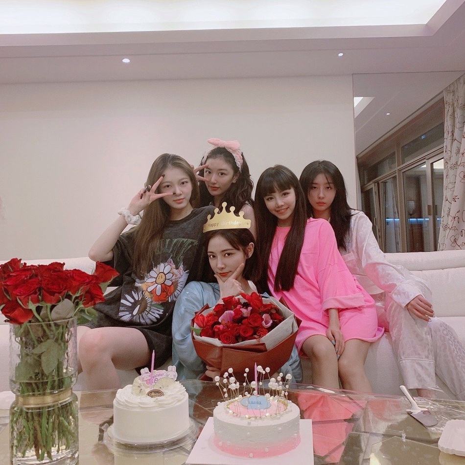 许佳琪生日开心庆祝甜美可爱自拍图片48