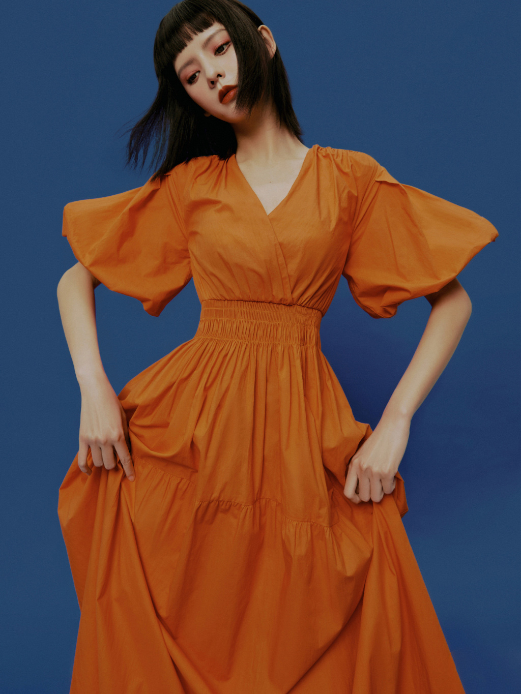 简介:张予曦橘色元气妆酷美写真图片,分享一组张予曦图片给大家,图中