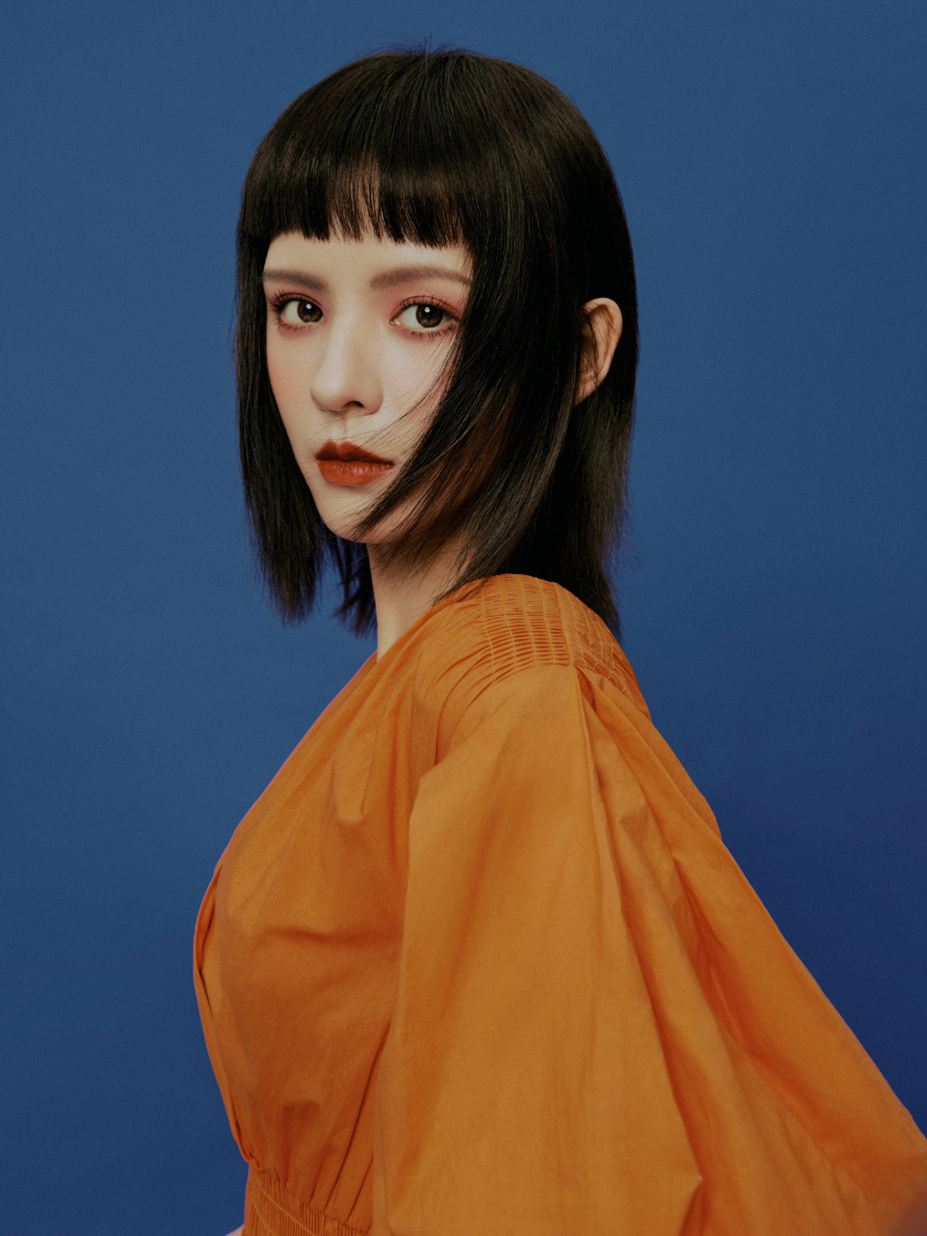 简介:张予曦橘色元气妆酷美写真图片,分享一组张予曦图片给大家,图中