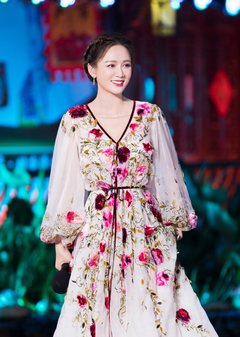 陈乔恩花朵礼裙优雅舞台照图片27