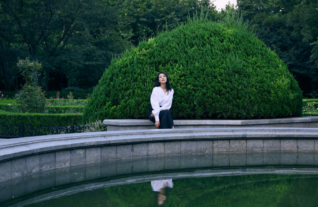 分享一组高圆圆图片给大家,图中的明星图片壁纸会点缀你的电脑桌面