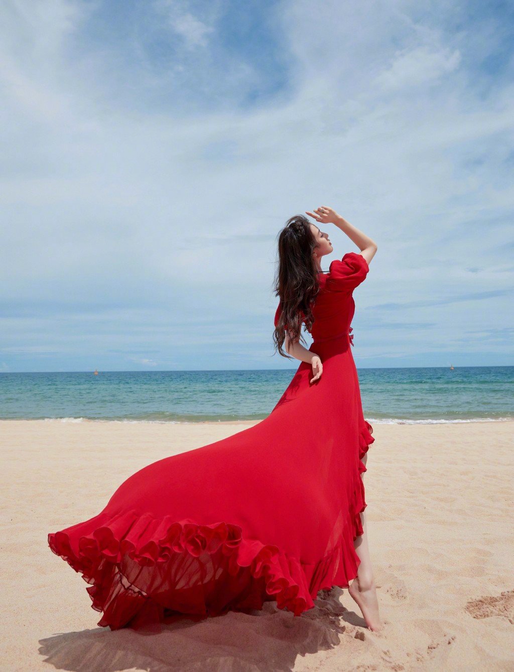 刘诗诗唯美红裙海边写真图片29