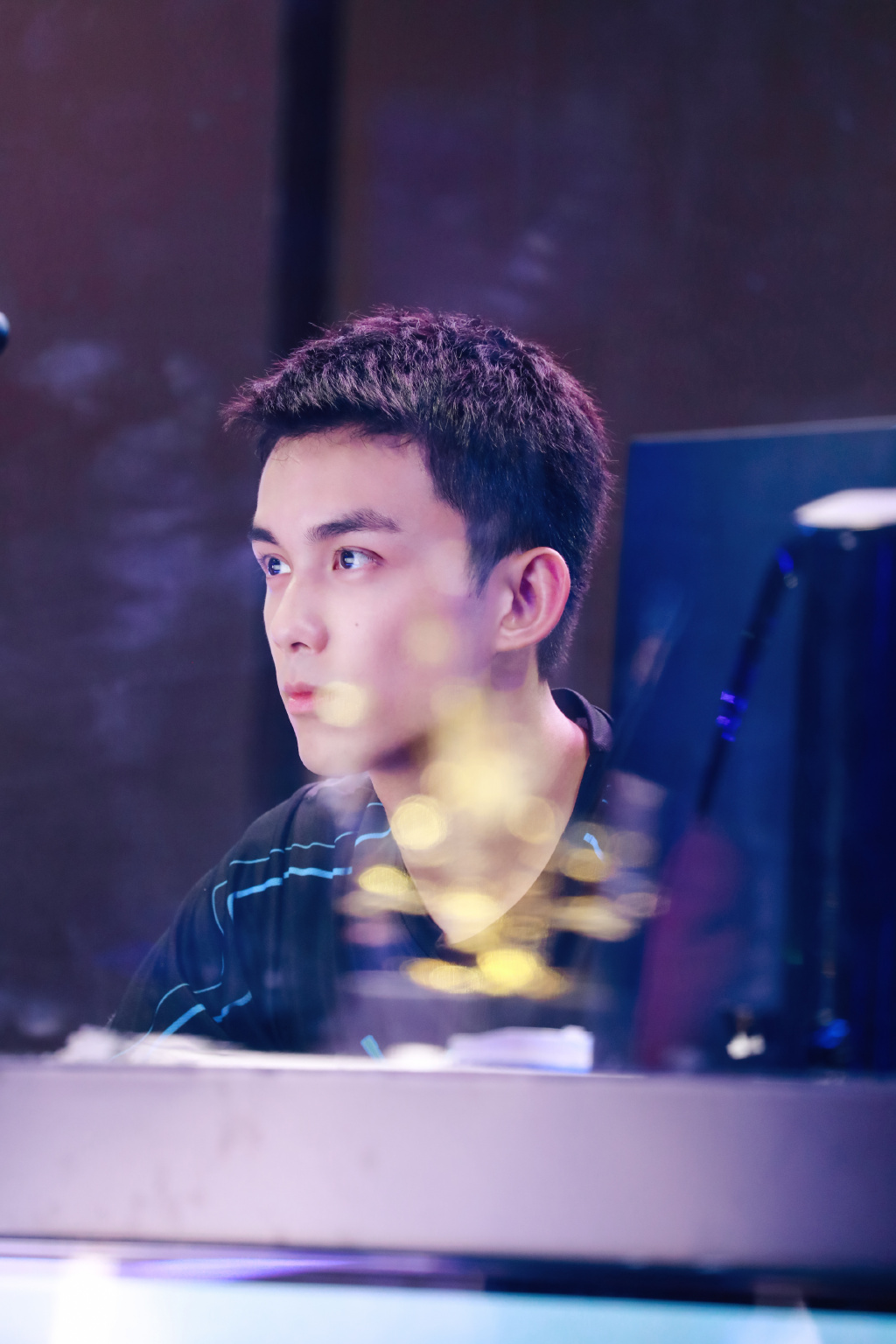 吴磊穿越火线帅气剧照图片19