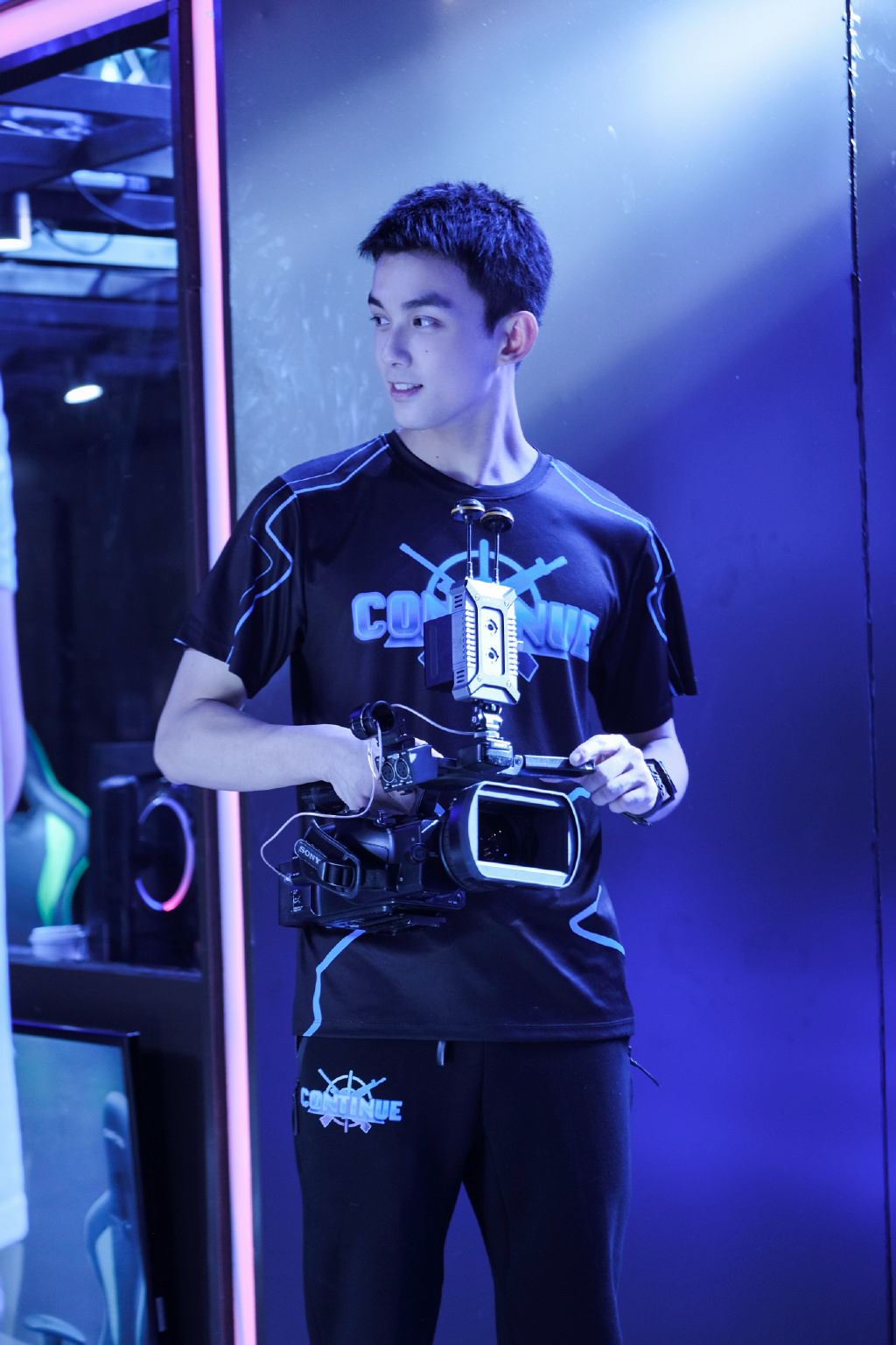 吴磊穿越火线帅气剧照图片99