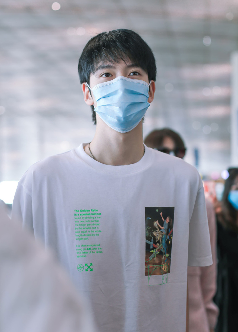 陈宥维顺毛白t清爽干净机场照图片611