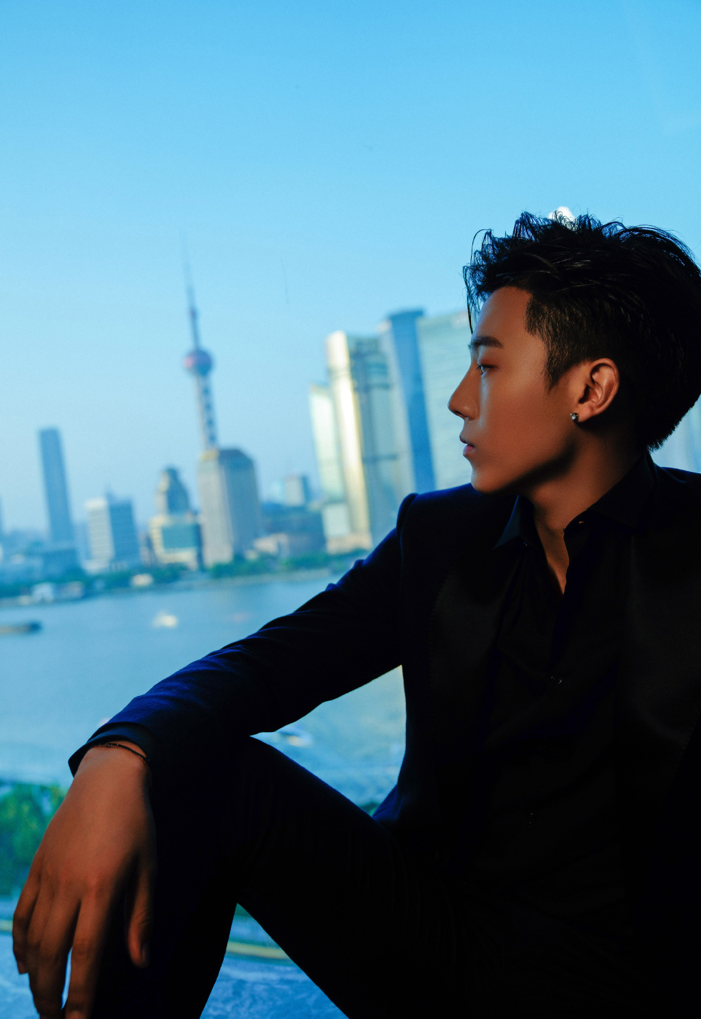 高嘉朗简洁西装绅士帅气图片14