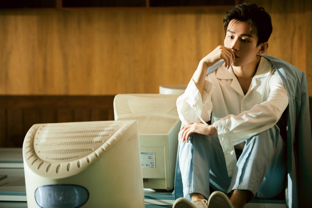 成毅复古画报帅气写真图片1314