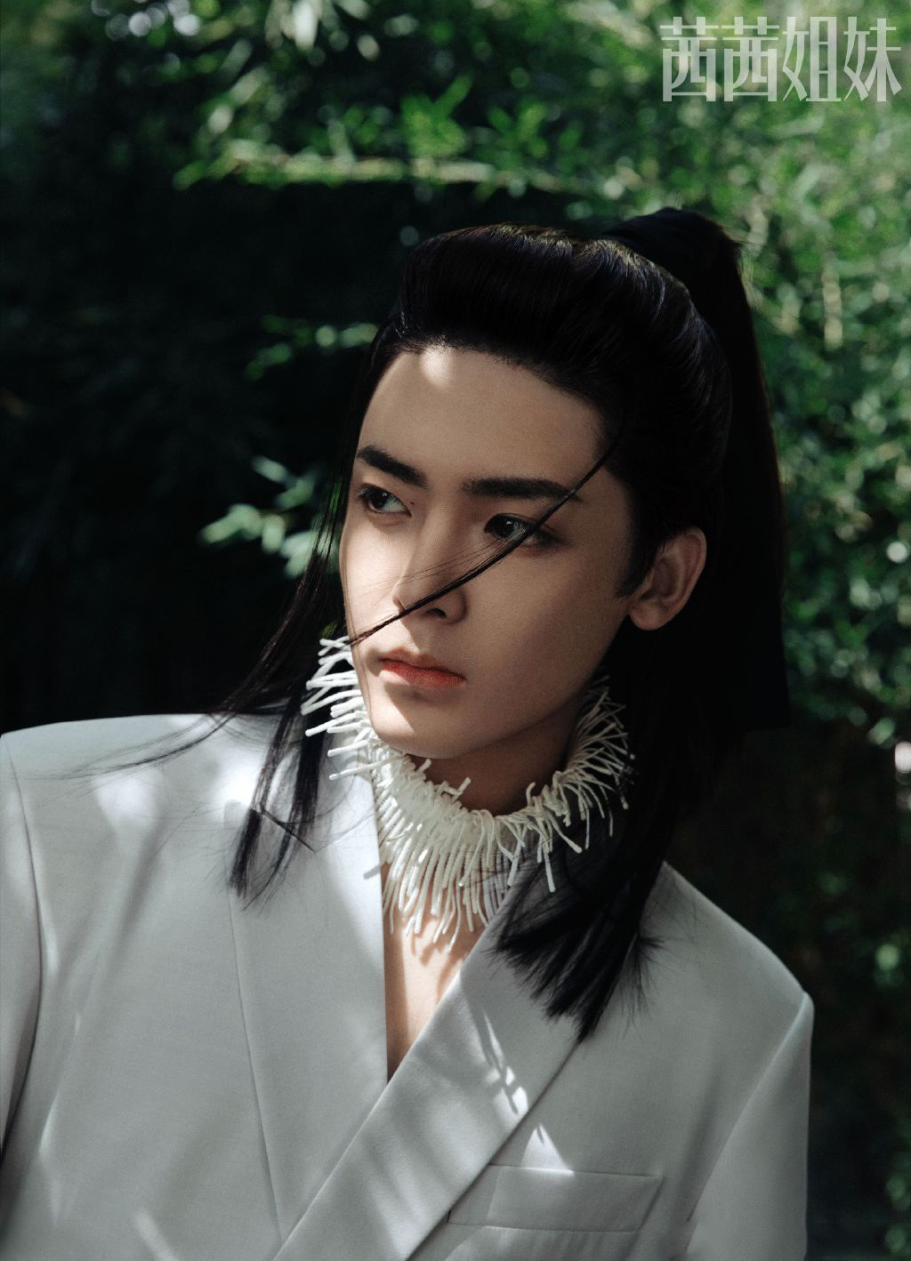 侯明昊时尚古风大片写真图片17