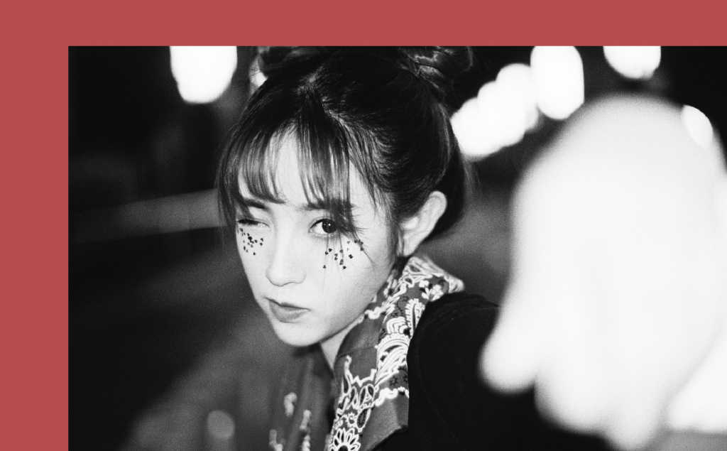 田曦薇双丸子头黑白酷美写真图片59
