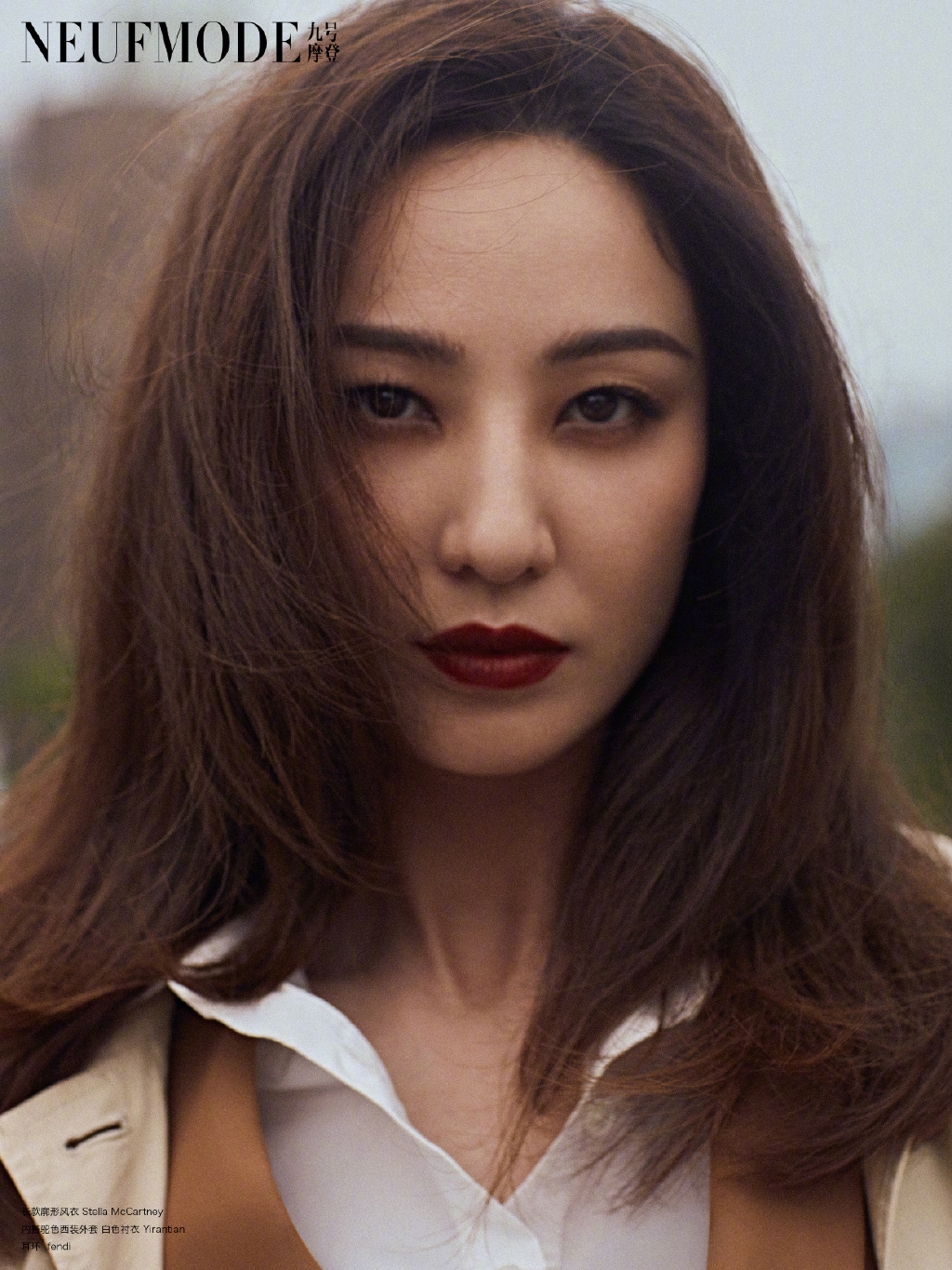 > 郑希怡成熟潇洒复古写真图片(1/9)