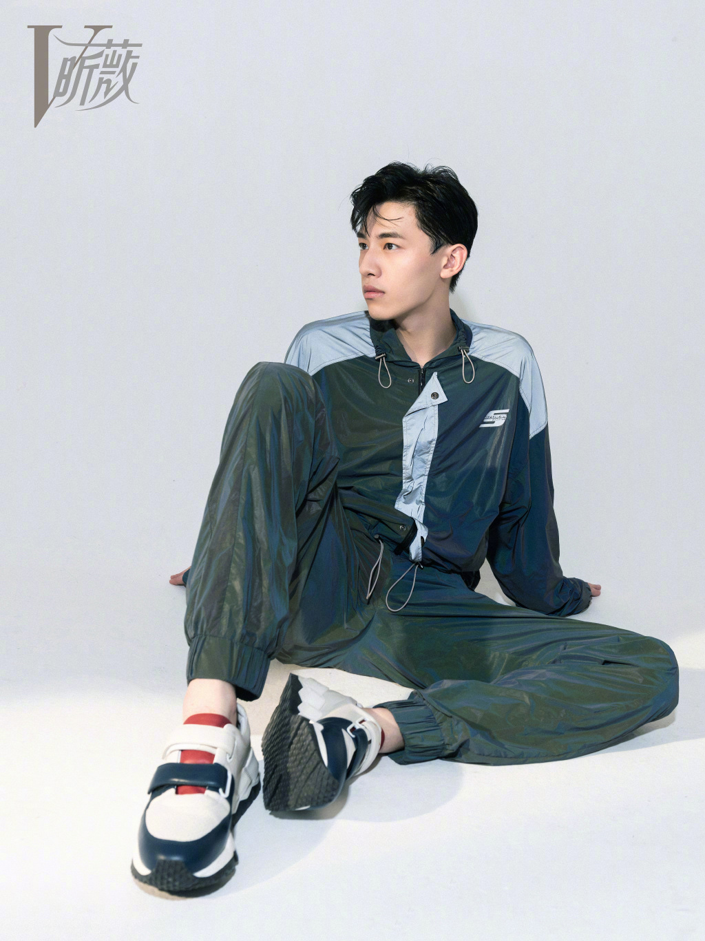 分享一组辛云来图片给大家,图中的明星图片壁纸会点缀你的电脑桌面