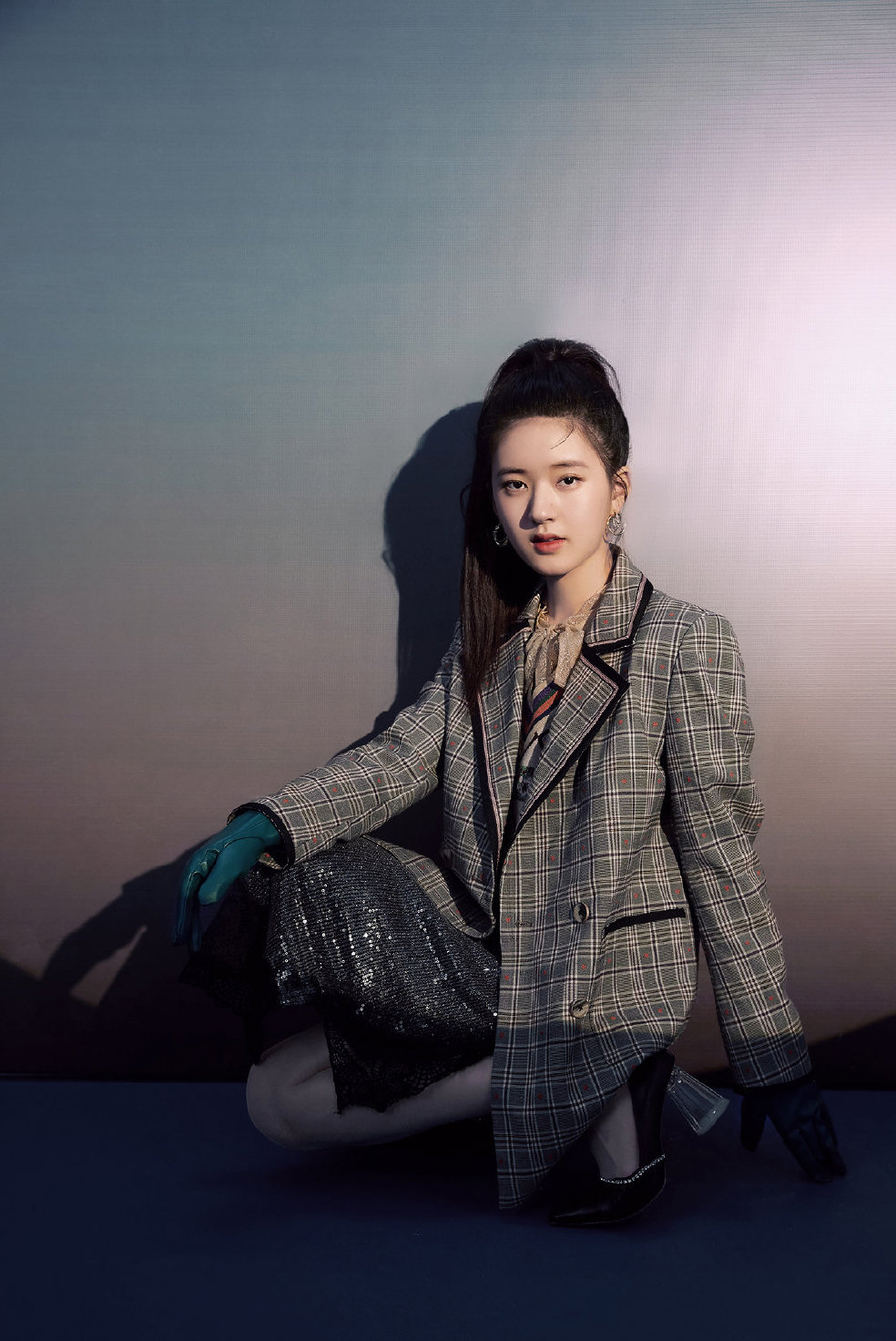 赵露思格子西装干练写真图片18