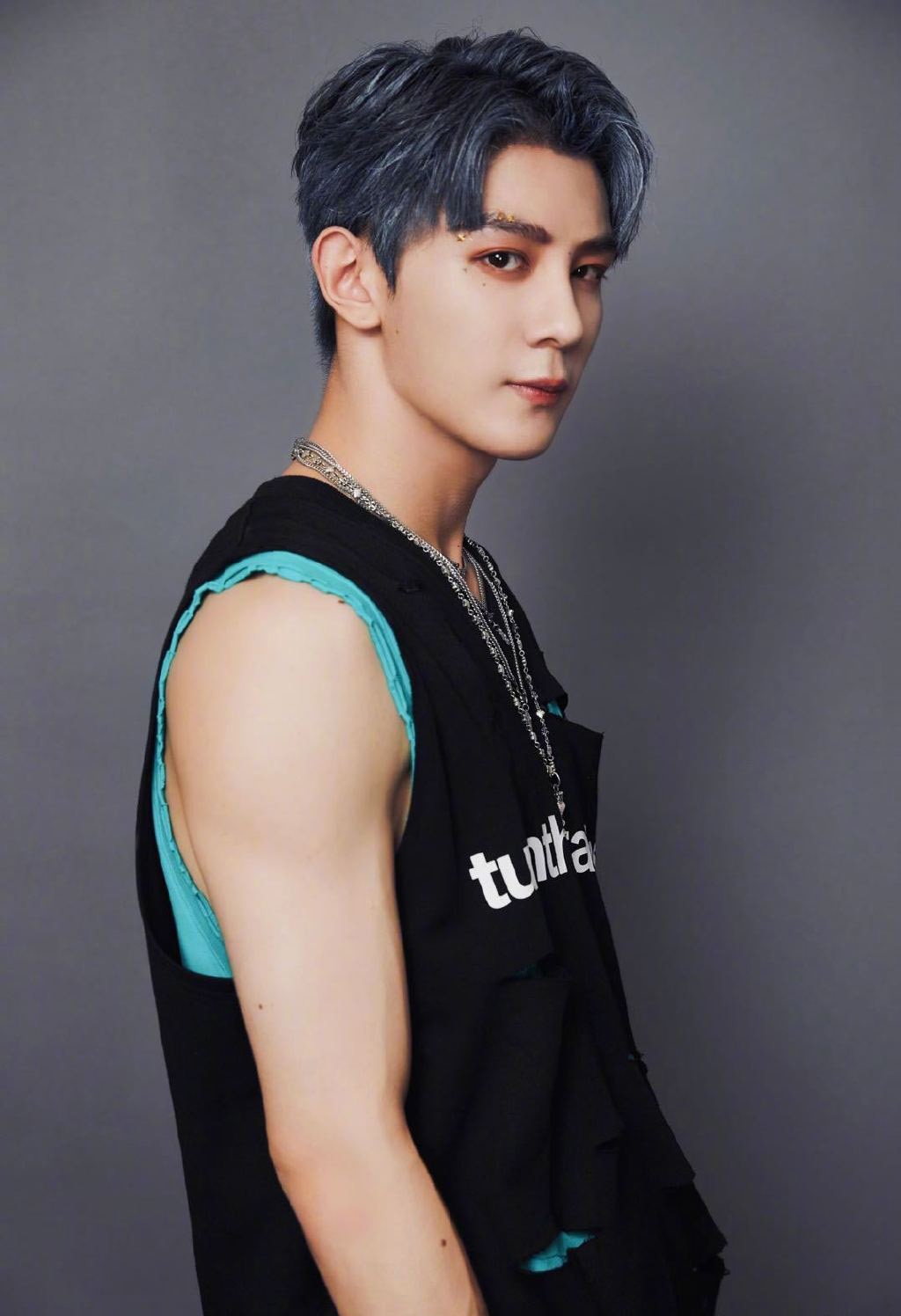 简介:夏之光潮范儿大片写真图片,分享一组夏之光图片给大家,图中的