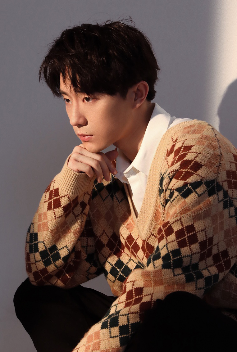 郑好帅气儒雅光影写真图片1111