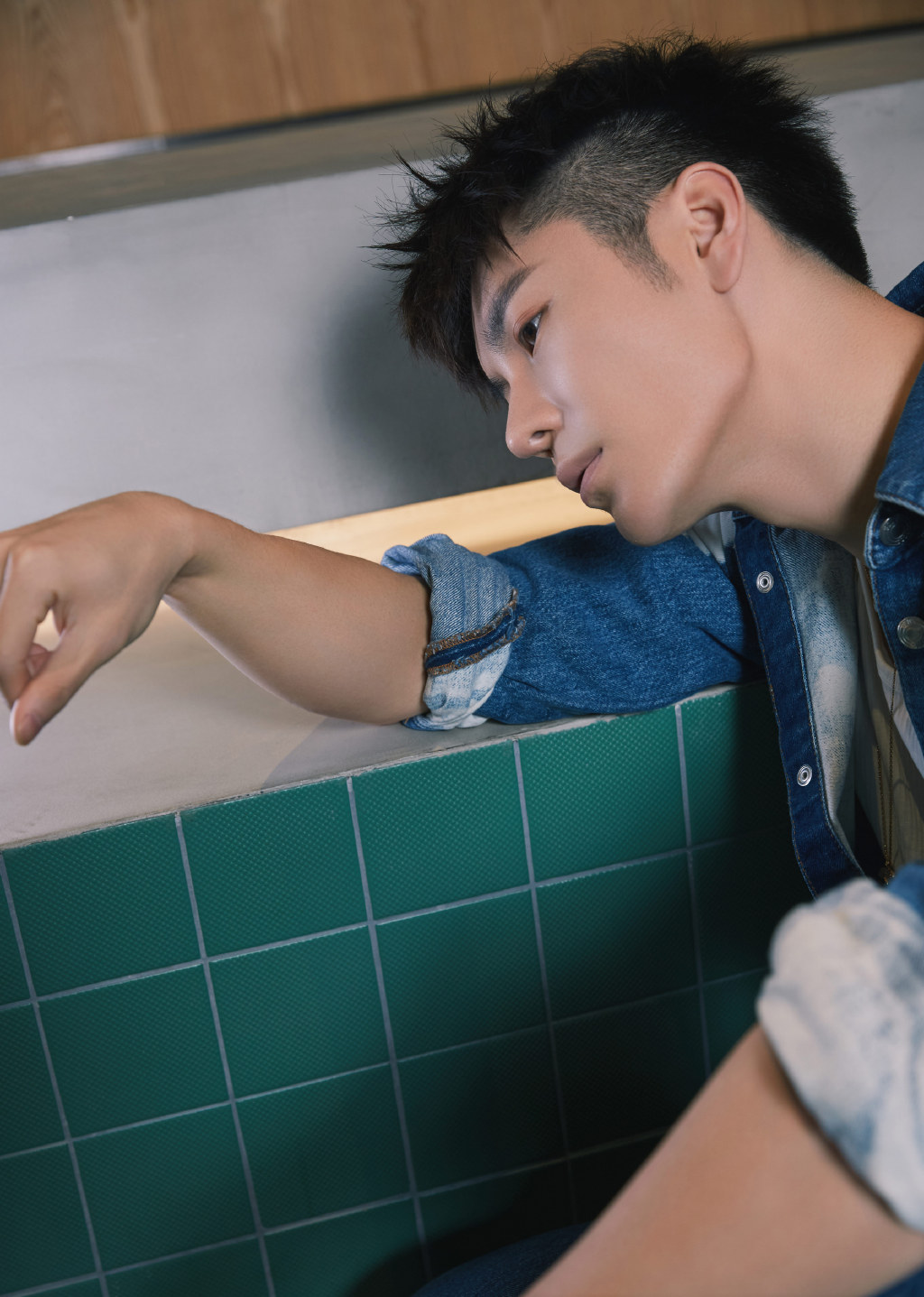 王嘉牛仔衣帅气写真图片16