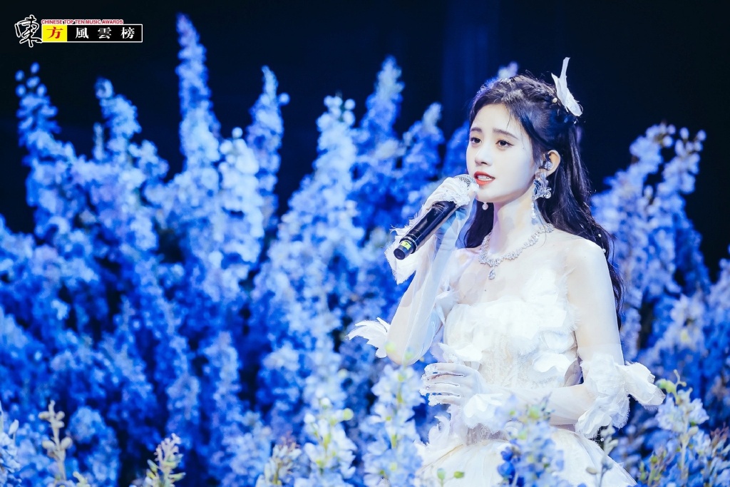 鞠婧祎东方风云榜舞台照图片19