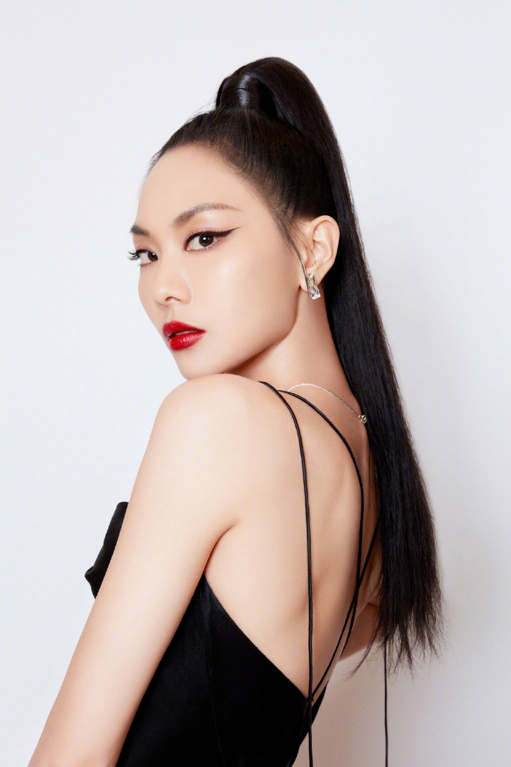 王霏霏性感妩媚写真图片33