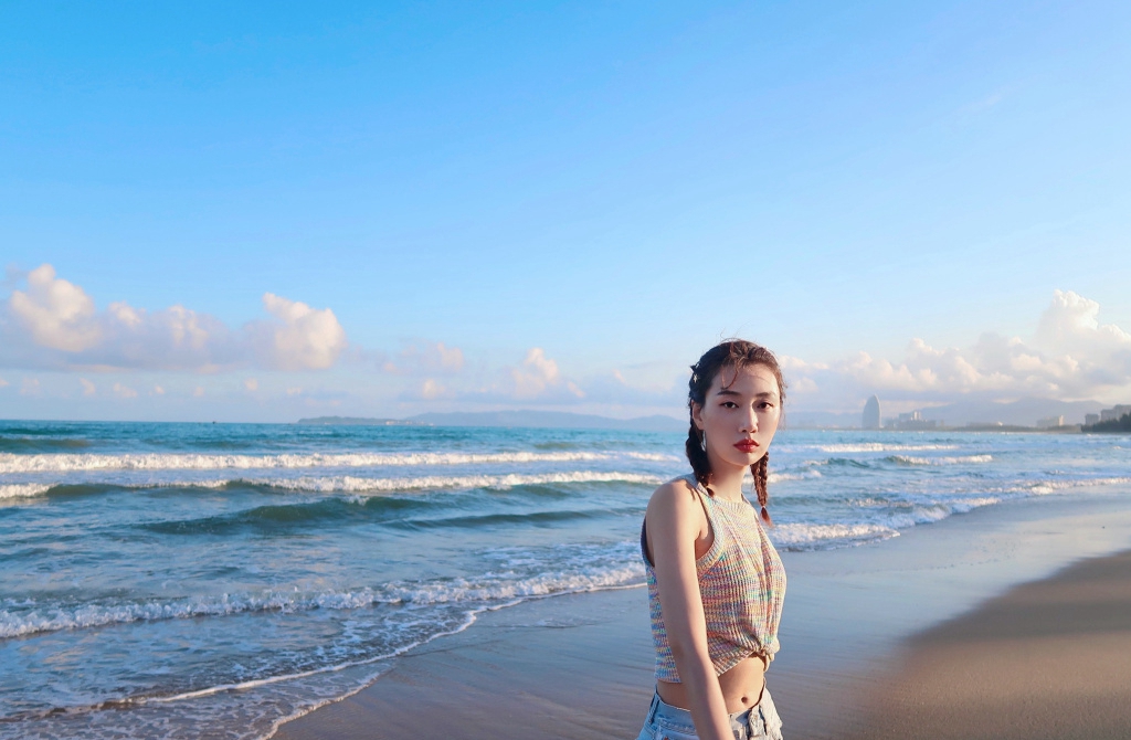 分享一组李斯羽图片给大家,图中的明星图片壁纸会点缀你的电脑桌面