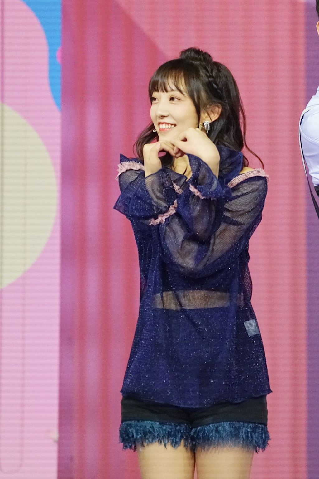 > 范薇甜美综艺花絮图片(2/11)