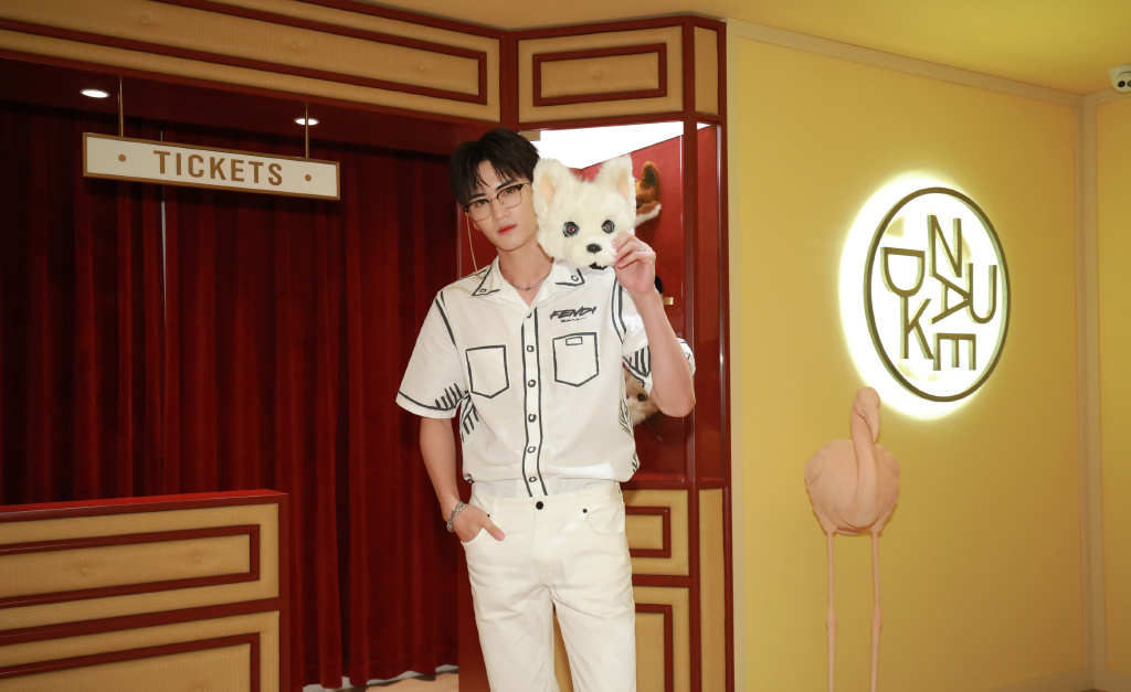 分享一组闫桉图片给大家,图中的明星图片壁纸会点缀你的电脑桌面,美化