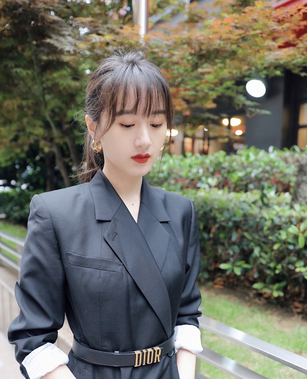 袁冰妍黑色西装裙甜酷街拍图片25