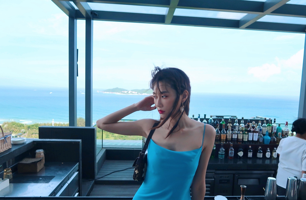 分享一组李斯羽图片给大家,图中的明星图片壁纸会点缀你的电脑桌面