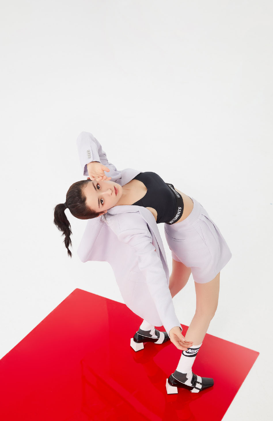 哈妮克孜背头造型时尚写真图片612