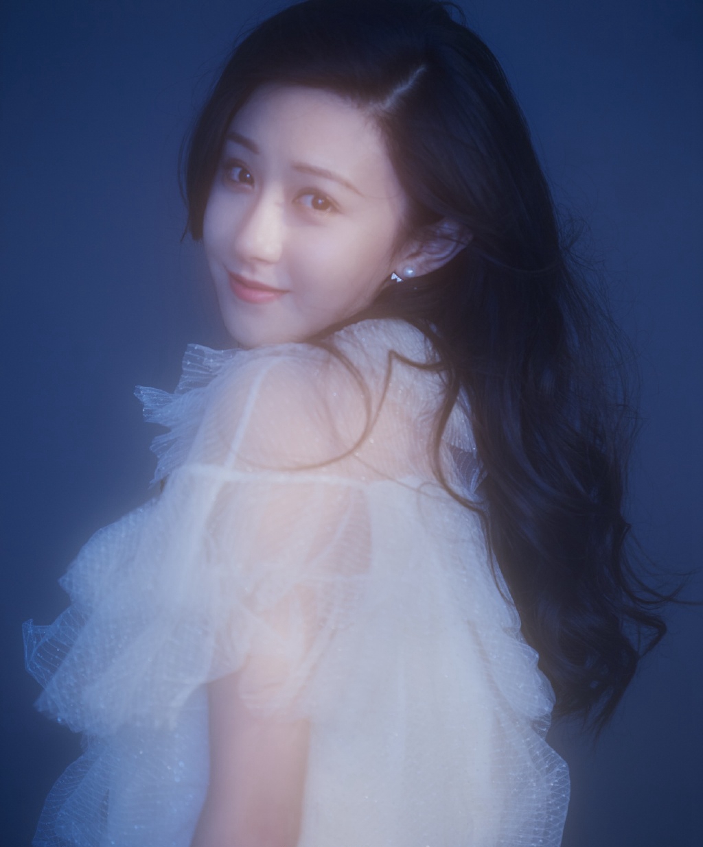 简介:朱圣祎性感养眼写真图片,分享一组朱圣祎图片