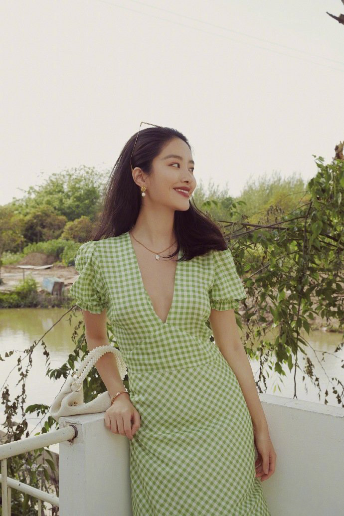 杨采钰格子裙复古写真图片44