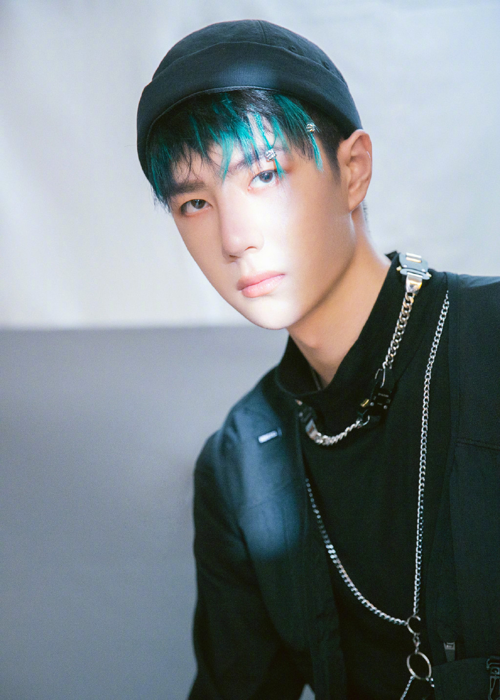 王一博蓝绿脏辫写真图片412