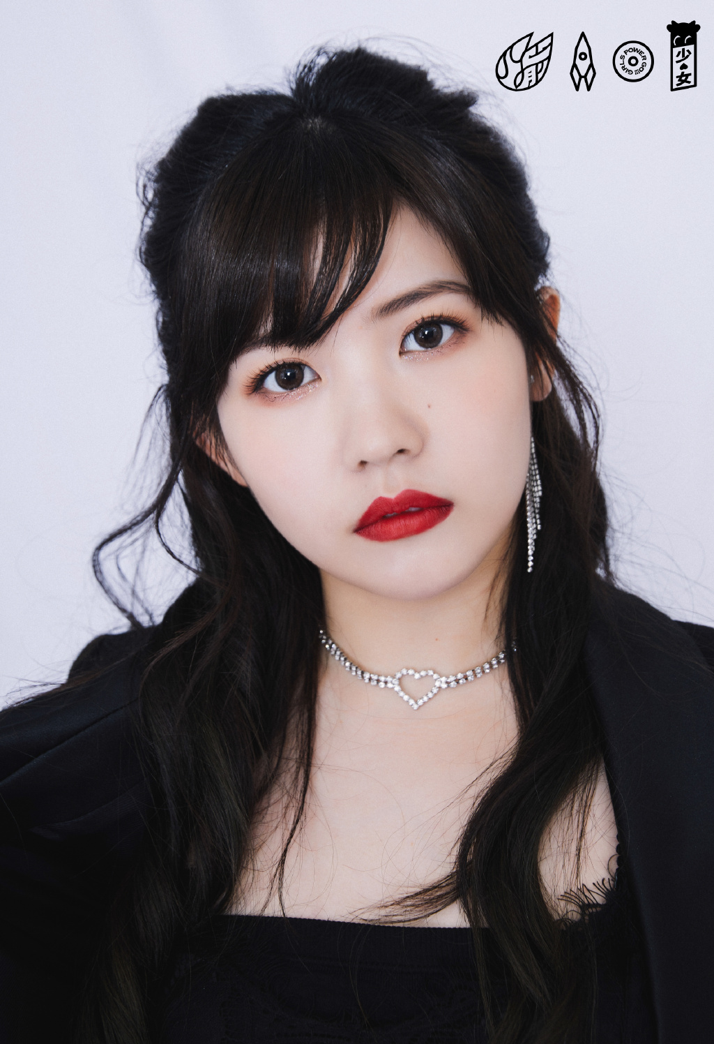 火箭少女101黑白西服酷美写真图片611