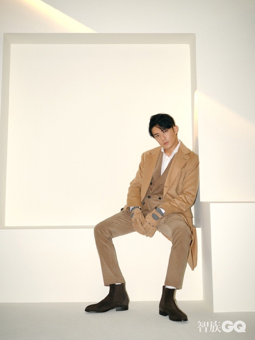 简介:李泽锋最新秋冬帅气写真图片,分享一组李泽锋图片给大家,图中的