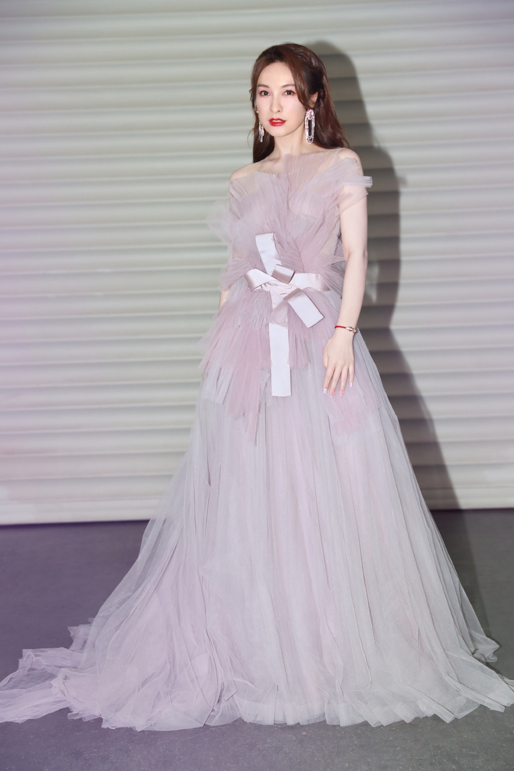 吴昕香芋紫纱裙性感写真图片14